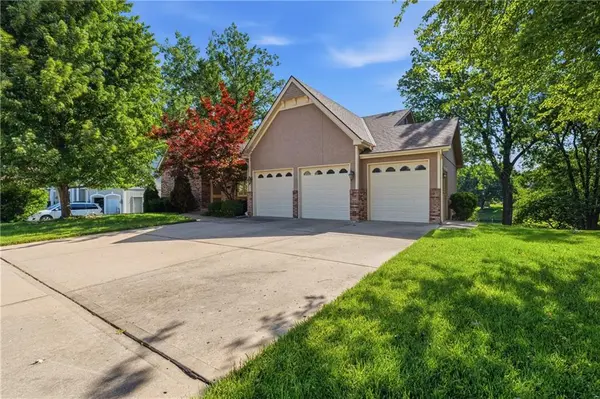 7809 N Revere DR, Kansas City, MO 64151