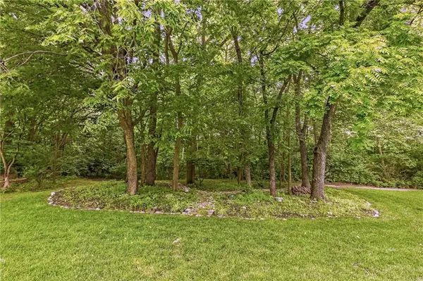9027 N Manning AVE, Kansas City, MO 64157