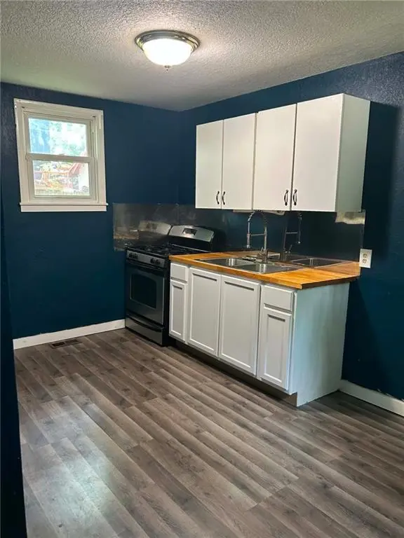 719 S Walnut ST, Leavenworth, KS 66048