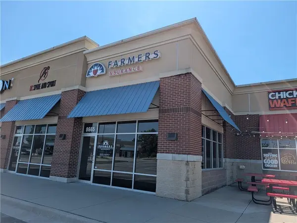 8665 W 135th ST, Overland Park, KS 66223