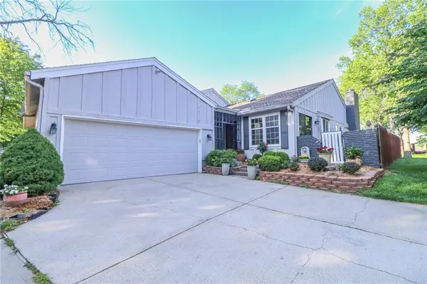 2218 Condolea TER, Leawood, KS 66209