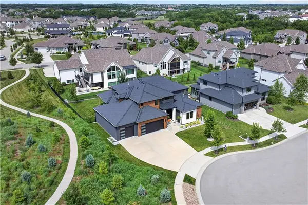 12318 W 169th TER, Overland Park, KS 66221