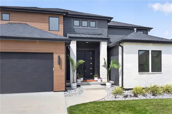 12318 W 169th TER, Overland Park, KS 66221