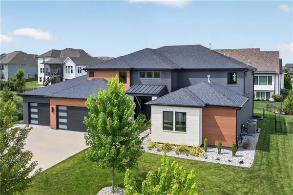 12318 W 169th TER, Overland Park, KS 66221