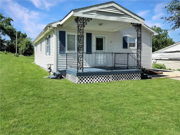 18 E 27th ST, Higginsville, MO 64037