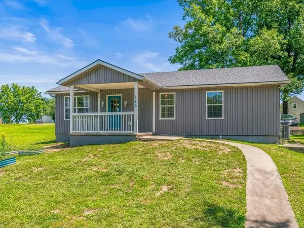 125 N 23rd ST, Lexington, MO 64067
