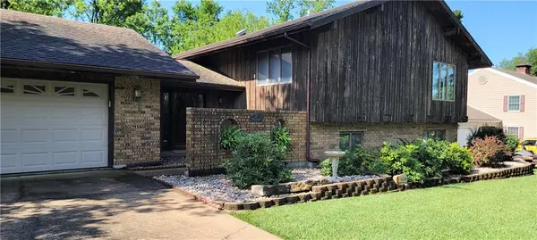 21 W Edwards ST, Iola, KS 66749