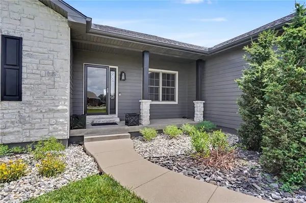 16 Links DR, Garnett, KS 66032