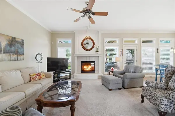 812 SW Nautica CT, Lee's Summit, MO 64082