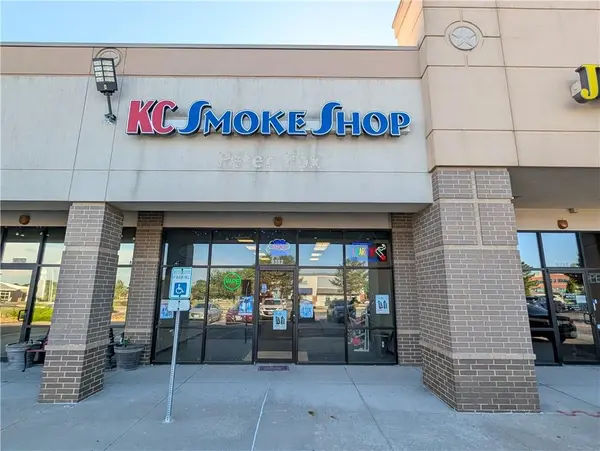 9322 N Oak Trafficway, Kansas City, MO 64155