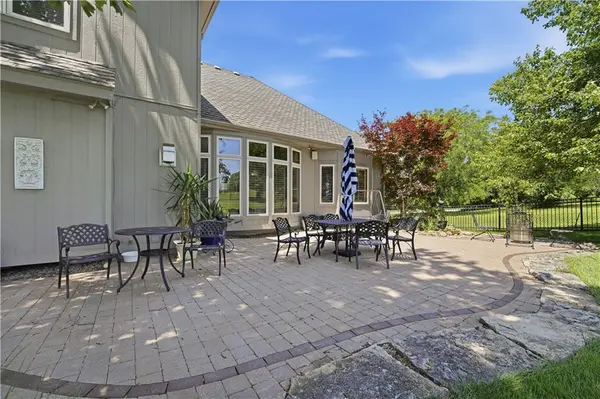 579 N Winnebago DR, Lake Winnebago, MO 64034