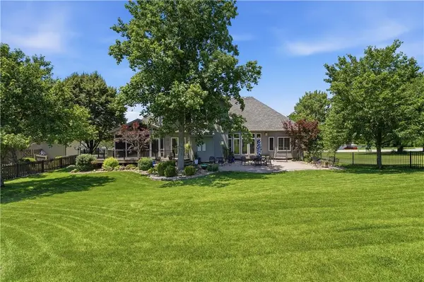 579 N Winnebago DR, Lake Winnebago, MO 64034