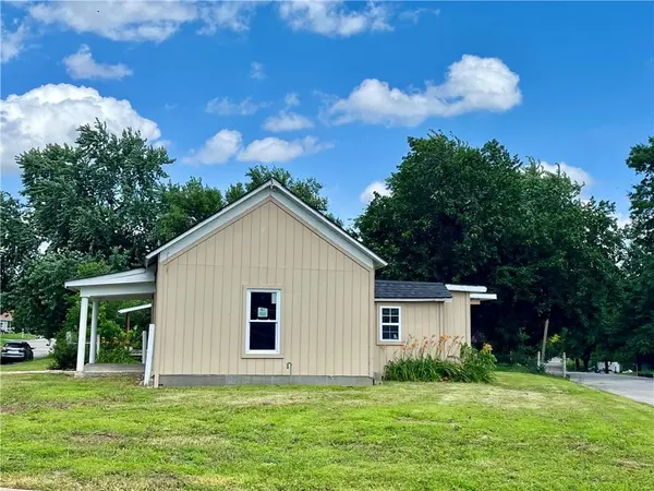 407 W 23rd ST, Higginsville, MO 64037