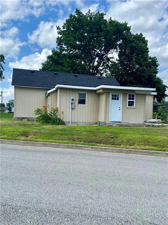 407 W 23rd ST, Higginsville, MO 64037