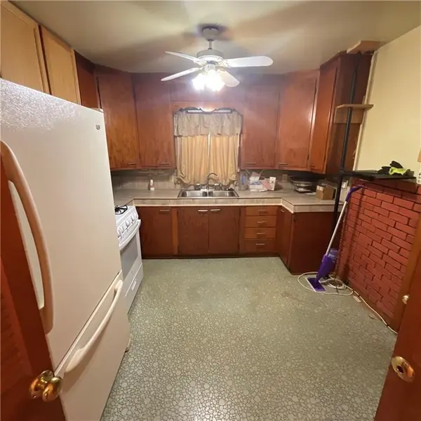 4100 E Linwood BLVD, Kansas City, MO 64128
