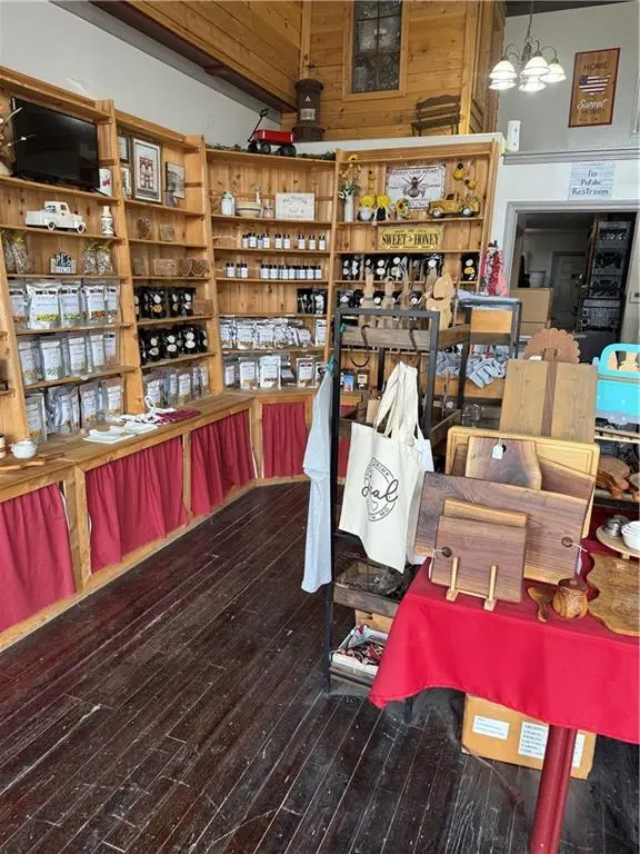 124 W Grand ST, Gallatin, MO 64640