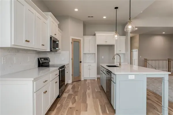 18722 W 169th TER, Olathe, KS 66062