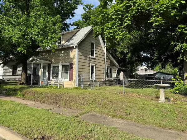 416 N Hall ST, Webb City, MO 64870