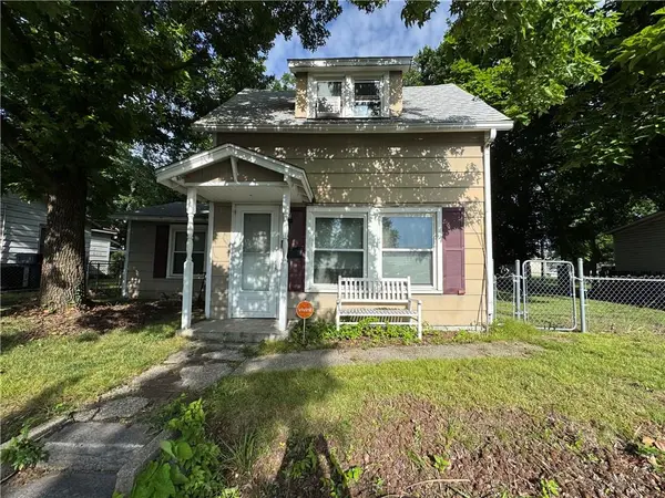 416 N Hall ST, Webb City, MO 64870