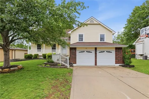 1209 SW Trail Ridge DR, Blue Springs, MO 64015