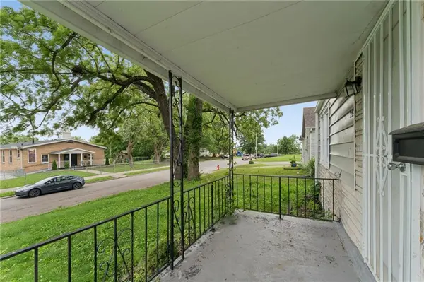 2428 Oakley AVE, Kansas City, MO 64127