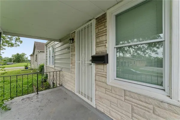 2428 Oakley AVE, Kansas City, MO 64127