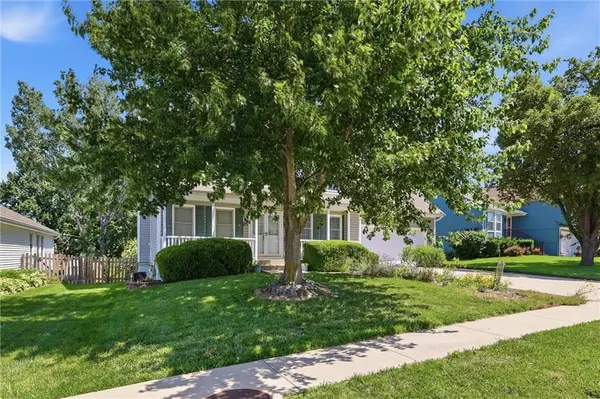 1204 Franklin DR, Lee's Summit, MO 64064