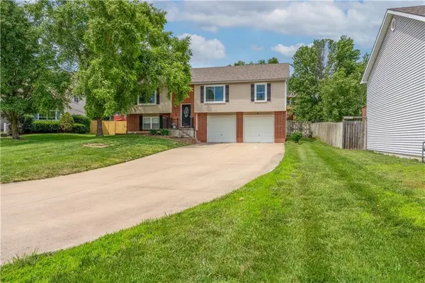 1305 Kimberly DR, Warrensburg, MO 64093