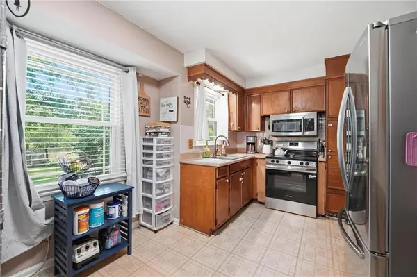 5243 Delaware DR, Kansas City, MO 64133