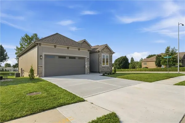 4225 NE Park Springs DR, Lee's Summit, MO 64064