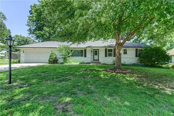10500 E 79th TER, Raytown, MO 64138