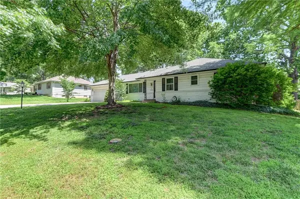 10500 E 79th TER, Raytown, MO 64138