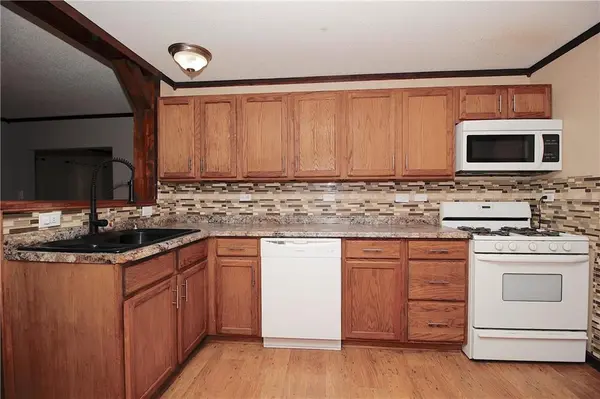103 E 3rd AVE, Garnett, KS 66032