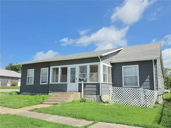 103 E 3rd AVE, Garnett, KS 66032