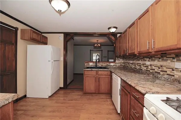 103 E 3rd AVE, Garnett, KS 66032