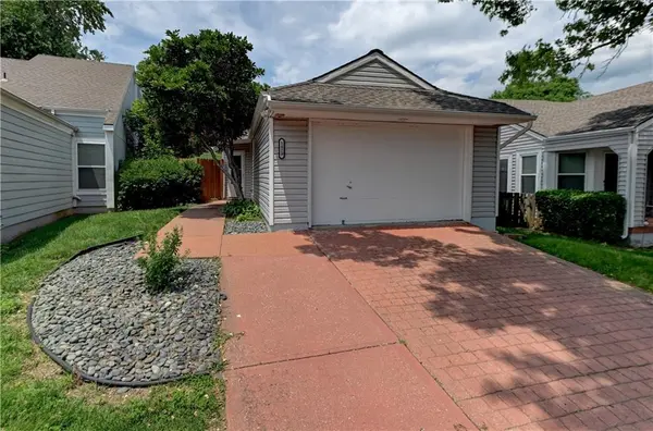 1429 Birdseye CT, Blue Springs, MO 64015