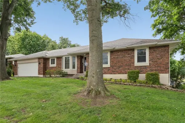 617 W Maple ST, Raymore, MO 64083