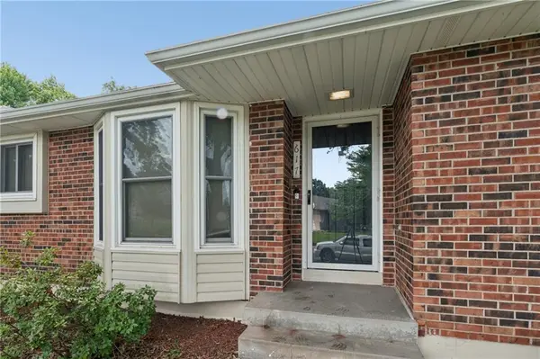 617 W Maple ST, Raymore, MO 64083