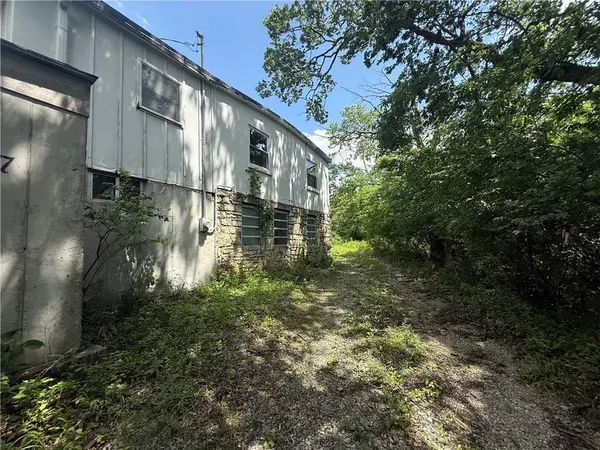4717 NW Northwood RD, Riverside, MO 64150