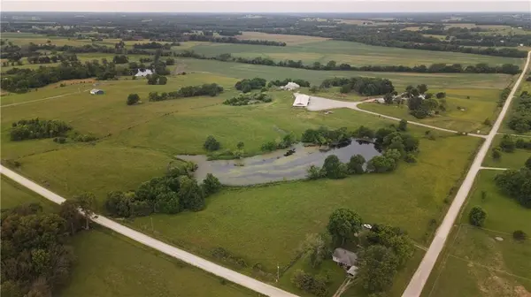 126 SW 400th RD, Warrensburg, MO 64093