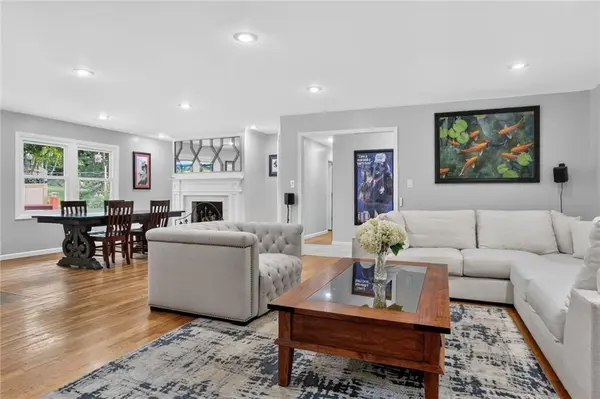 2400 W 103RD ST, Leawood, KS 66206