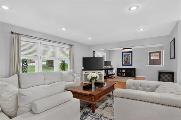 2400 W 103RD ST, Leawood, KS 66206