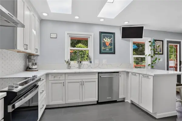 2400 W 103RD ST, Leawood, KS 66206