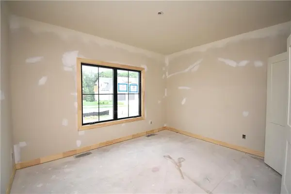 7633 N Booth AVE, Kansas City, MO 64158