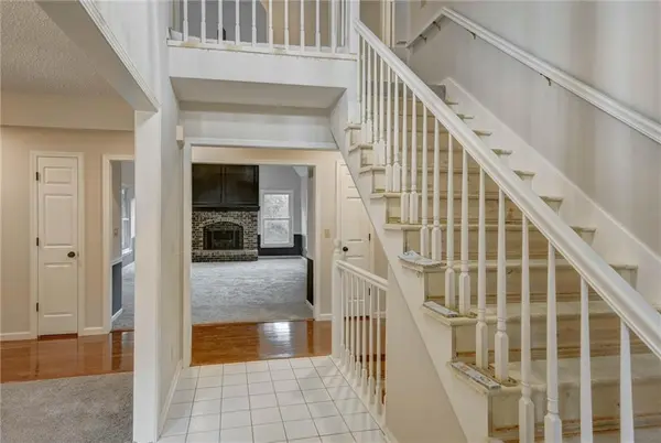 400 NW Tennyson PL, Lee's Summit, MO 64081