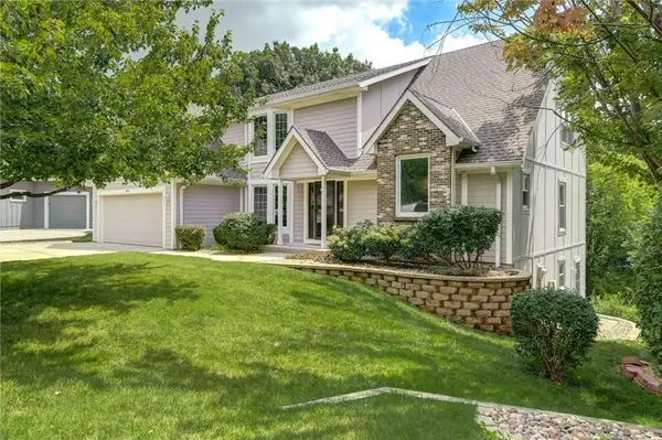 400 NW Tennyson PL, Lee's Summit, MO 64081