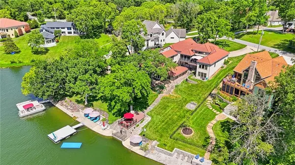 7810 NW Scenic DR, Weatherby Lake, MO 64152