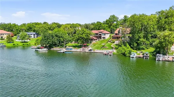 7810 NW Scenic DR, Weatherby Lake, MO 64152