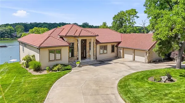 7810 NW Scenic DR, Weatherby Lake, MO 64152