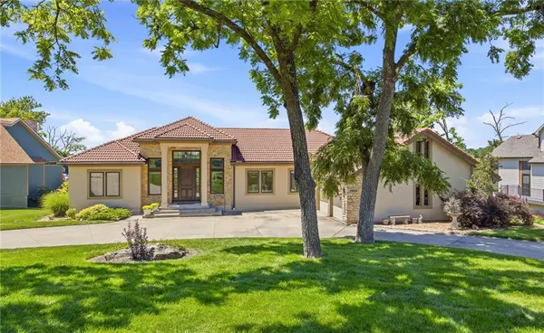 7810 NW Scenic DR, Weatherby Lake, MO 64152